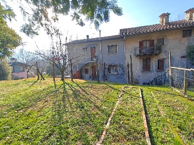 Foto Casa indipendente in via Varese 5, Laveno-Mombello di 300 m²