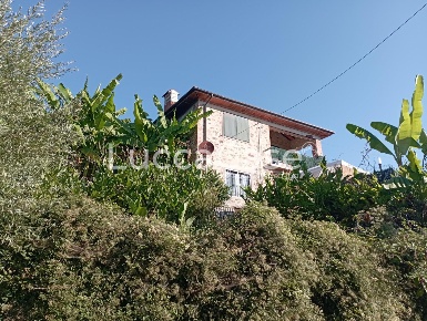 Foto Casale a Camaiore Camaiore Paese di 383 m² con 7 locali in vendita