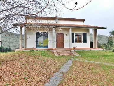 Foto Villa unifamiliare a Vecchiano Vecchiano Nodica di 160 m² con 5 locali