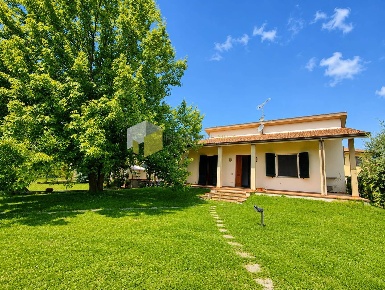 Foto Villa unifamiliare a Vecchiano Vecchiano Nodica di 165 m² con 5 locali