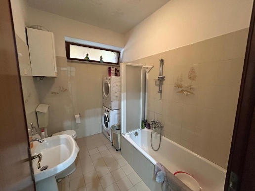 appartamento in vendita a Carrara in zona Stadio