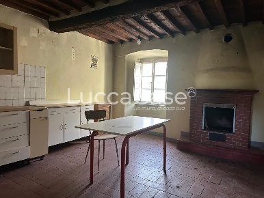 Foto Casa indipendente a Borgo a Mozzano Centro di 150 m² con 9 locali