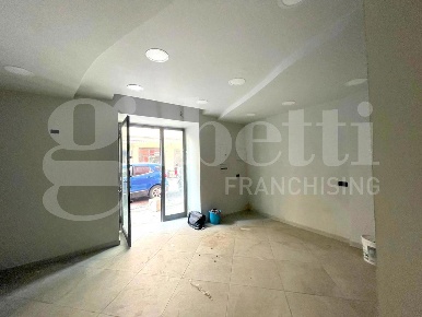 Foto Negozio in canzanella vecchia, Napoli Fuorigrotta di 30 m² in vendita
