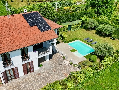 Foto Villa singola a Dormelletto di 273 m² con 11 locali in vendita