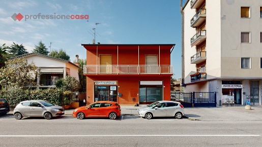 Foto Villa singola in Europa, Gessate Centro di 315 m² con 5 locali
