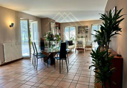 Foto Villa unifamiliare in sempione, Meina Centro di 320 m² con 10 locali