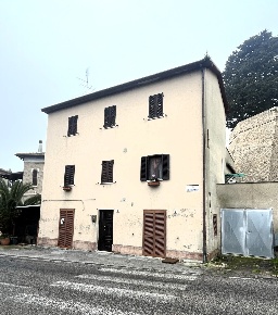 Foto Villa a schiera a Trecastelli Castel Colonna di 250 m² con 10 locali
