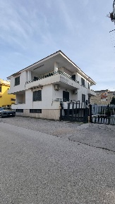 Foto Case semi ndipendenti a Marigliano di 450 m² con 10 locali in vendita