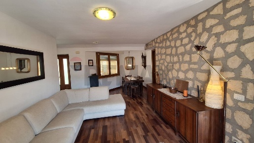 Foto Appartamento a Solto Collina Centro di 120 m² con 6 locali in vendita