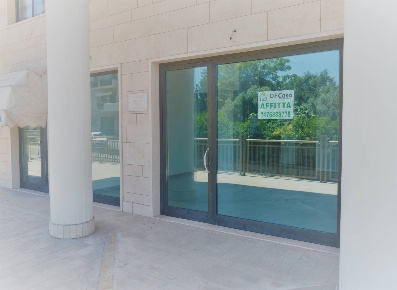 Foto Locale commerciale in Via Ciccarone, Vasto di 60 m² con 1 locali