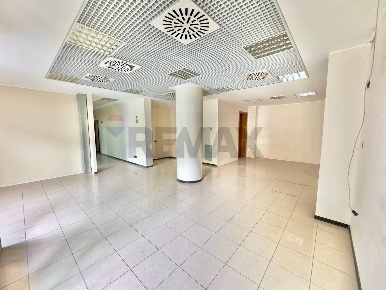 Foto Locale commerciale in Corso Italia 73, Carini Centro di 144 m²