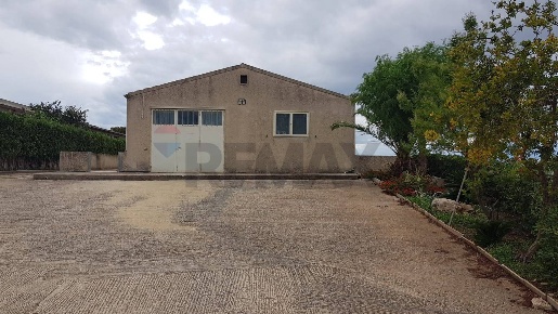 Foto Laboratorio in via Pirato Cava Maria 34, Modica Pirato di 340 m²