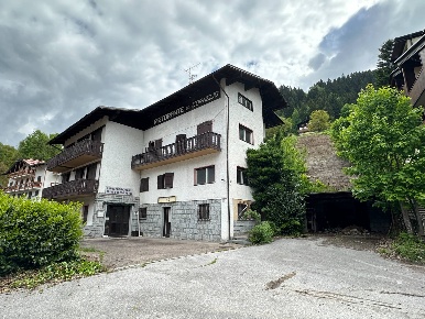 Foto Locale commerciale in Via Leone Collini Borciol 5, Pinzolo Centro