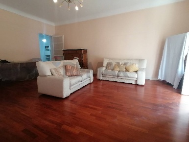 Foto Casa indipendente a Comiso Centro di 250 m² con 7 locali in vendita