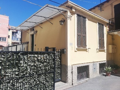 Foto Case indipendenti in via dante alighieri, Alassio Centro di 55 m²