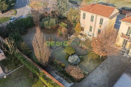 Foto Villa unifamiliare in via lombardia, Desio di 137 m² con 2 locali