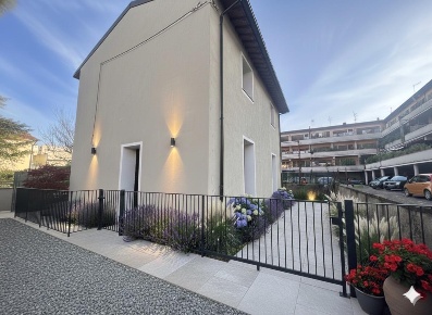 Foto Casa indipendente a Ponsacco Centro di 120 m² con 4 locali in vendita