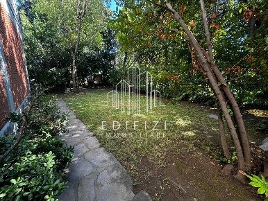 Foto Appartamento a Massa Marina di Massa Centro di 90 m² con 5 locali