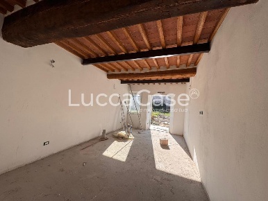 Foto Casa indipendente a Capannori Centro di 160 m² con 8 locali in vendita