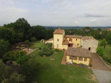 Foto Villa unifamiliare a Casciana Terme Lari Lari di 220 m² con 11 locali