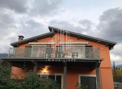 Foto Casa indipendente a Massa Centro di 220 m² con 12 locali in vendita