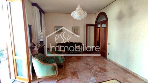 Foto Villa unifamiliare a Empoli Ponzano di 350 m² con 8 locali in vendita