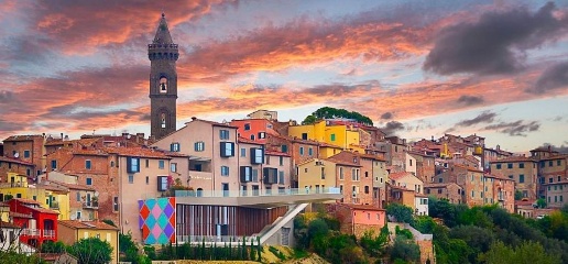 Foto Case semi ndipendenti a Peccioli Centro di 400 m² con 8 locali