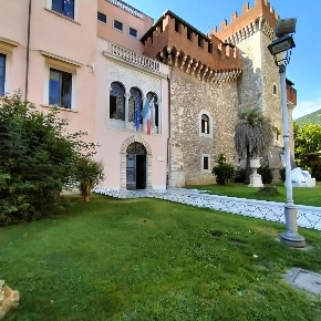 Foto Show room a Carrara Centro di 50 m² con 2 locali in affitto