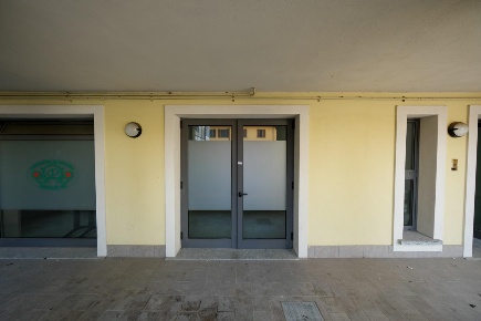 Foto Negozio a Arluno Centro di 116 m² con 1 locali in vendita