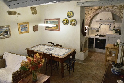 Foto Casa indipendente a Casale Marittimo di 105 m² con 5 locali in vendita