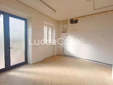 Foto Laboratorio a Capannori Centro di 60 m² con 2 locali in affitto