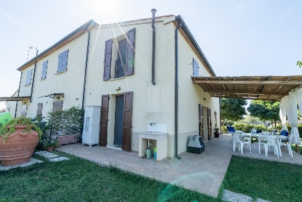 Foto Villa bifamiliare a Piombino di 180 m² con 5 locali in vendita