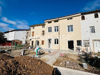 Foto Appartamento a Capannori Centro di 90 m² con 4 locali in vendita