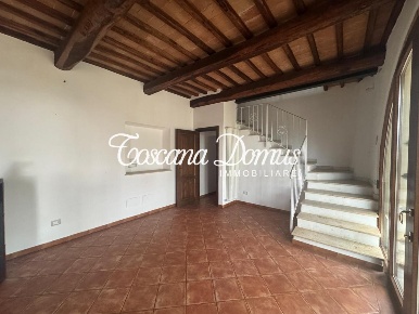 Foto Villa unifamiliare a Siena Scacciapensieri di 240 m² con 8 locali