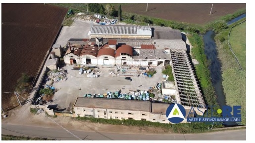 Foto Capannone industriale in via Migliara, Sezze di 10029 m² con 25 locali