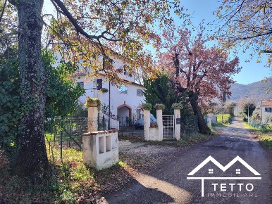 Foto Villa unifamiliare a Poggio Nativo di 180 m² con 6 locali in vendita