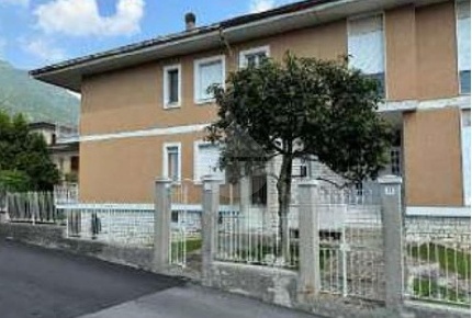 Foto Appartamento in Montessori, Lumezzane San Sebastiano di 217 m²