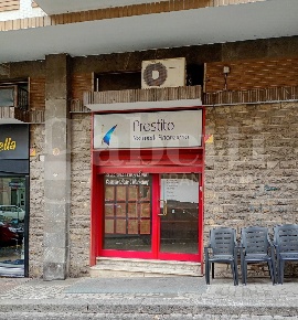 Foto Negozio in Via Pasquali 7, Benevento Centro Storico di 35 m²