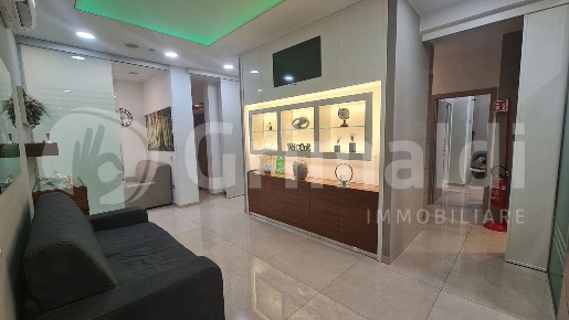 Foto Attività commerciale in Via massimo stanzione 14, Napoli Vomero