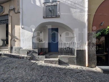 Foto Appartamento in Via Sant'Anna 00, Bacoli Centro di 65 m² con 4 locali