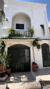 Foto Casa indipendente in Vico dello Schiavo 2, Sava di 110 m² con 5 locali