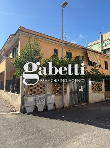 Foto Appartamento in Via DEGLI ONTANI 75, Roma Centocelle di 60 m²