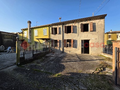 Foto Villa bifamiliare in Via Capitello 37, Sanguinetto Centro di 270 m²