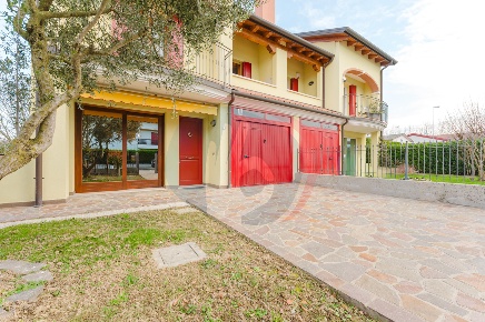 Foto Villa bifamiliare a Vigonza di 170 m² con 5 locali in vendita