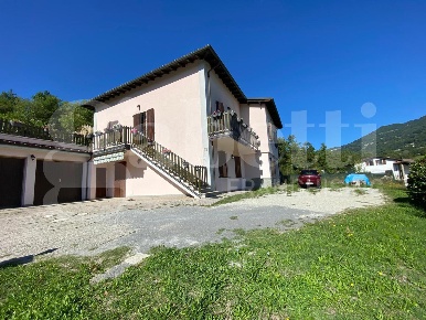 Foto Appartamento in Via Aldo Moro 46, Gaggio Montano di 75 m² con 3 locali