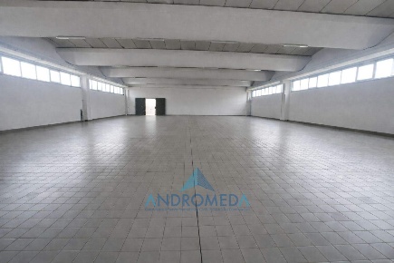 Foto Capannone industriale a Gricignano di Aversa di 1000 m² con 7 locali