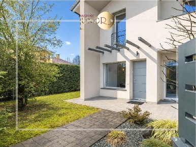 Foto Villa unifamiliare in Frazione Gemella, Casatenovo di 243 m²