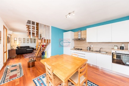 Foto Casa indipendente a Cesena di 330 m² con 10 locali in vendita