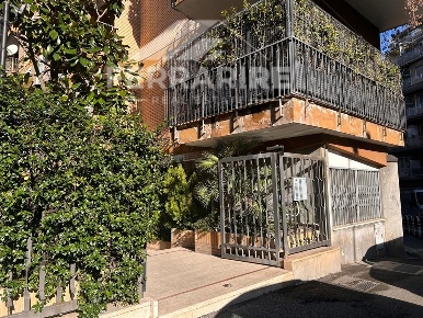 Foto Appartamento in Via Antonio Serra, Roma Fleming di 80 m² con 3 locali