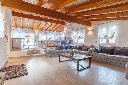 Foto Villa singola in Via Aristonida, Roma Casal Palocco di 350 m²